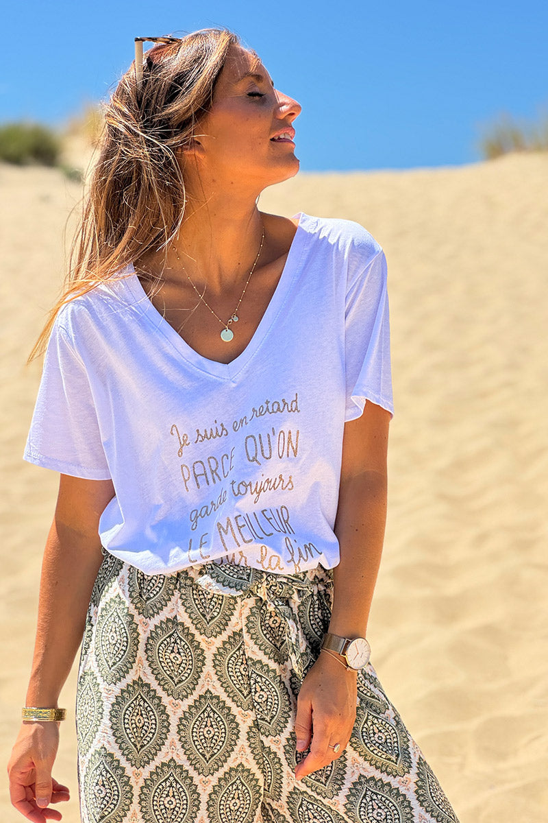 Tshirt blanc en coton Je suis en retard doré col v