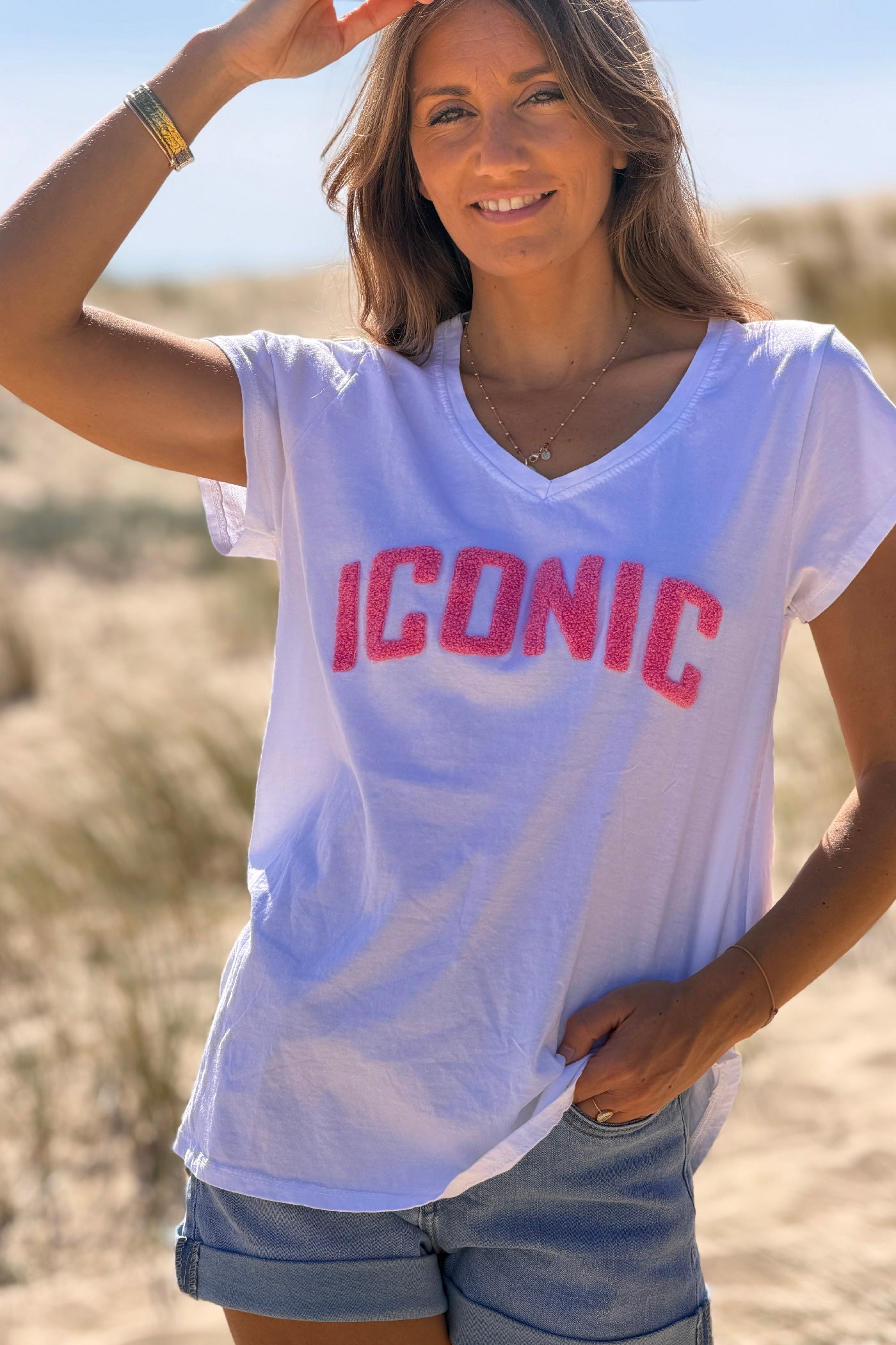 Tshirt blanc en coton broderie Iconic rose en bouclettes éponge