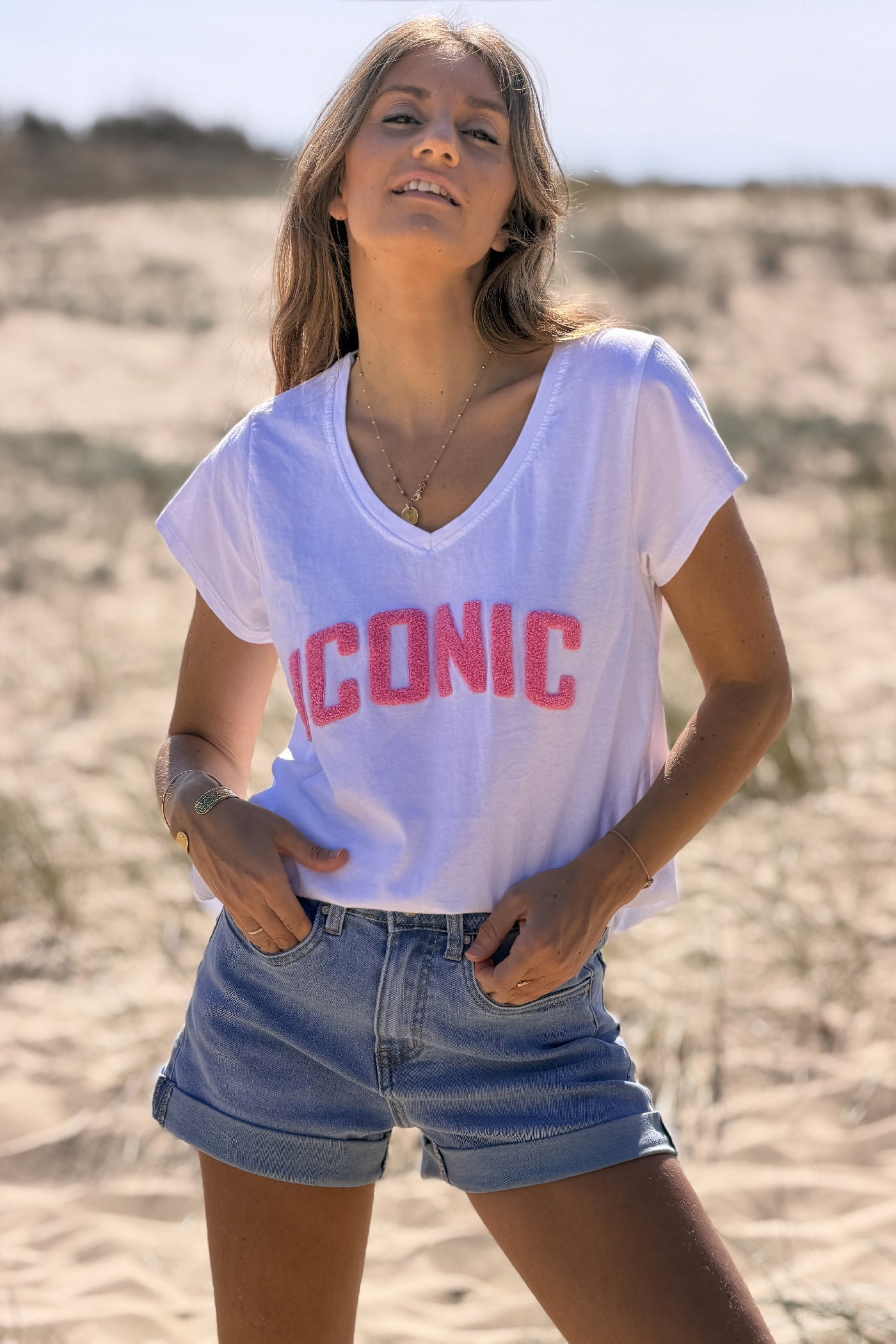 Tshirt blanc en coton broderie Iconic rose en bouclettes éponge