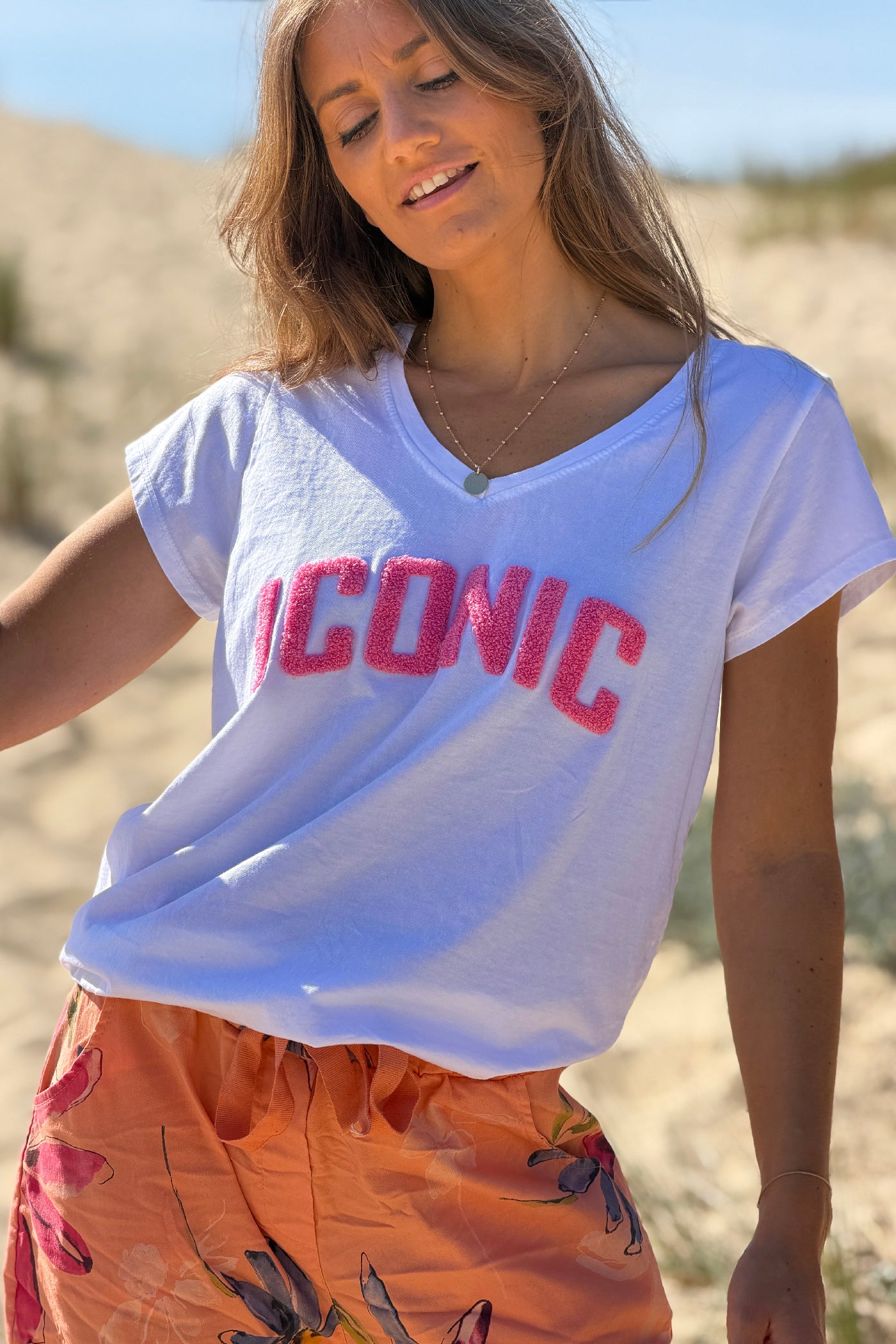 Tshirt blanc en coton broderie Iconic rose en bouclettes éponge