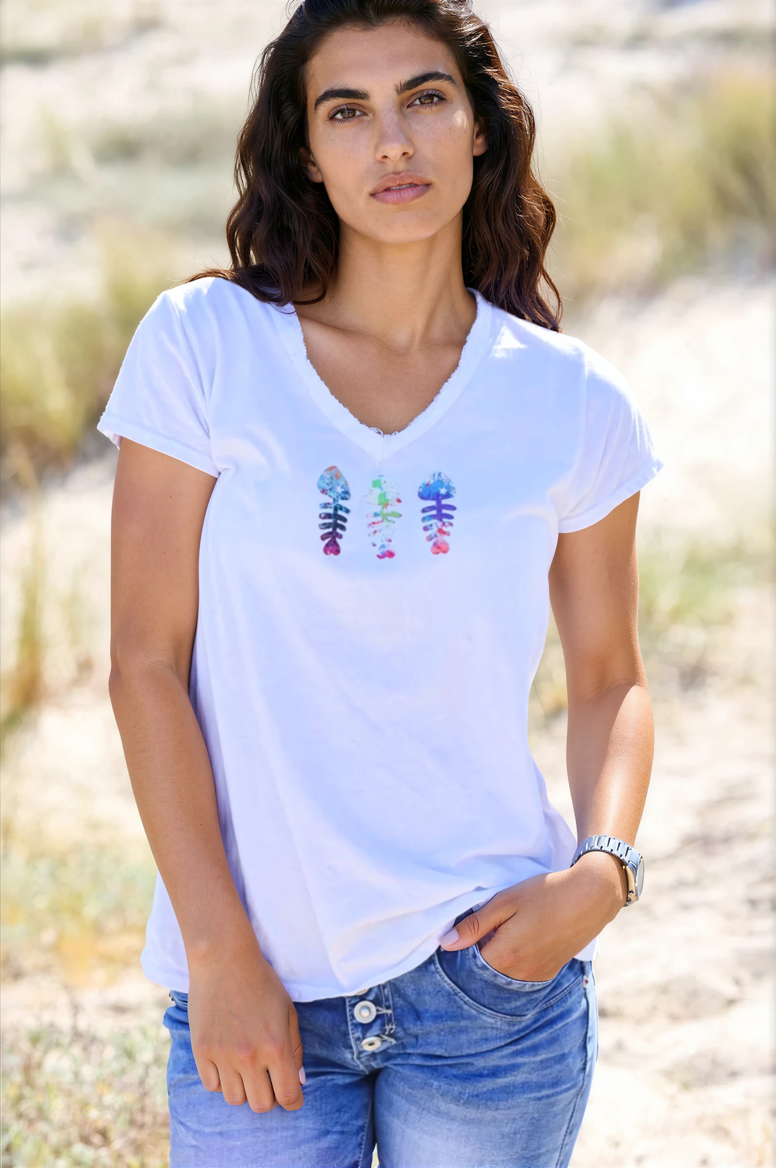 White cotton t-shirt with raw collar and trio colored fish