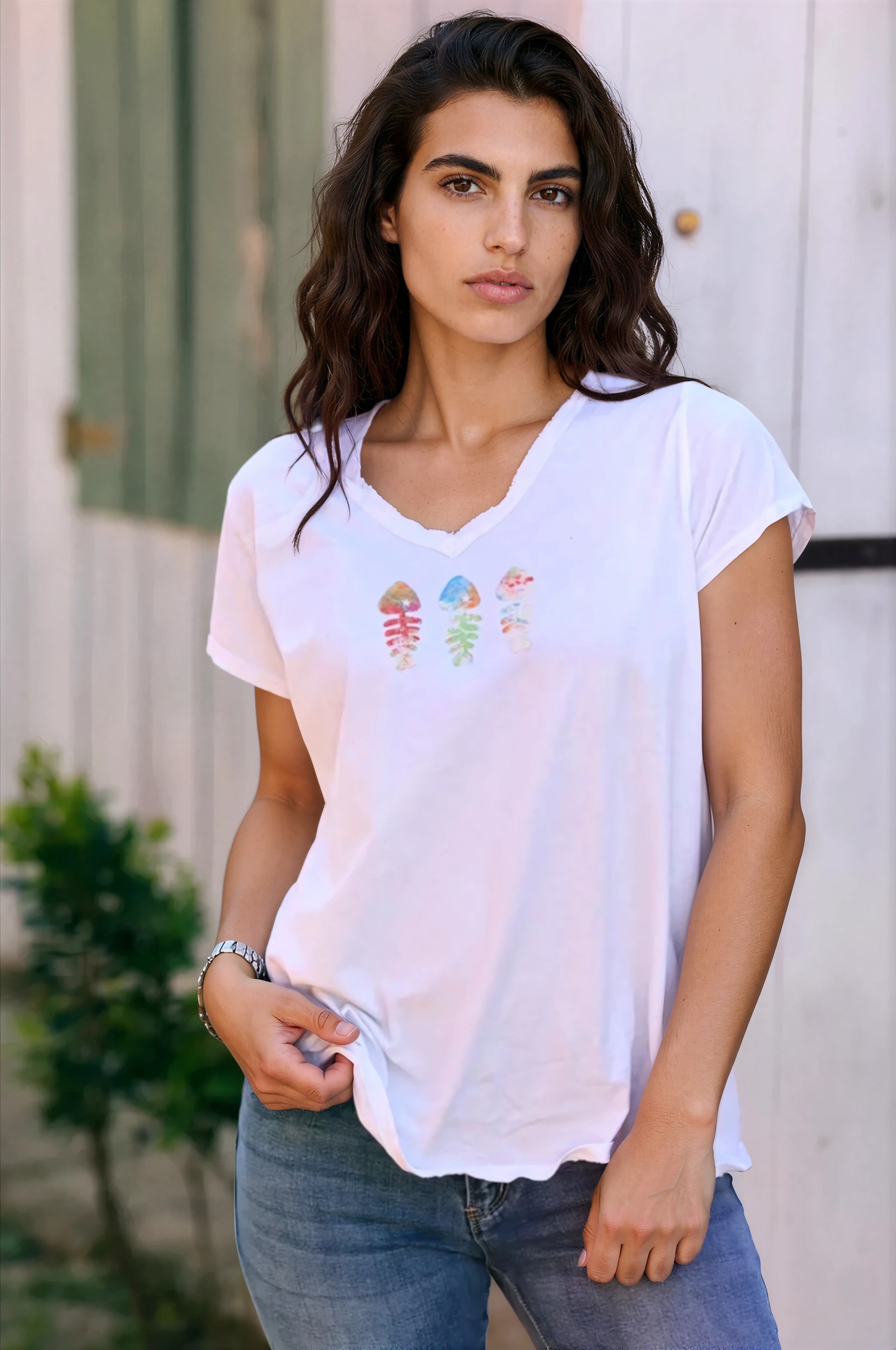 White cotton t-shirt with raw collar and trio colored fish