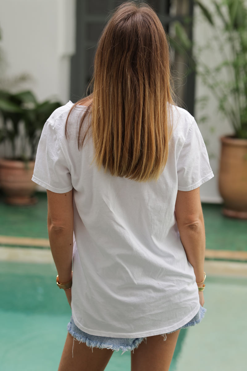 White cotton t-shirt with embroidered daisy detail in sky blue - Horizons  Lointains