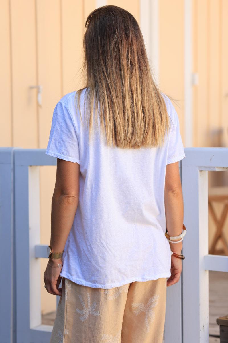 White cotton t-shirt with 'la dolce vita' in boucle