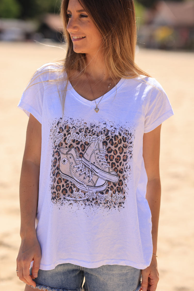 White v-neck t-shirt with leopard sneakers print and rhinestones