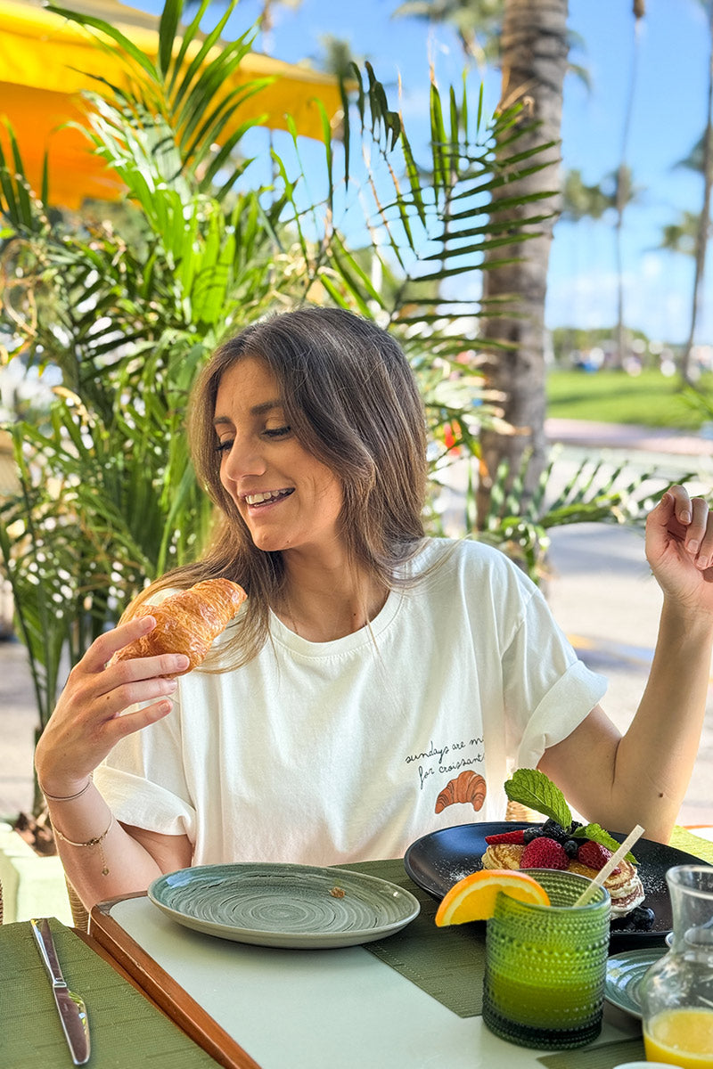 T-shirt blanc en coton imprimé Croissant et message Sundays