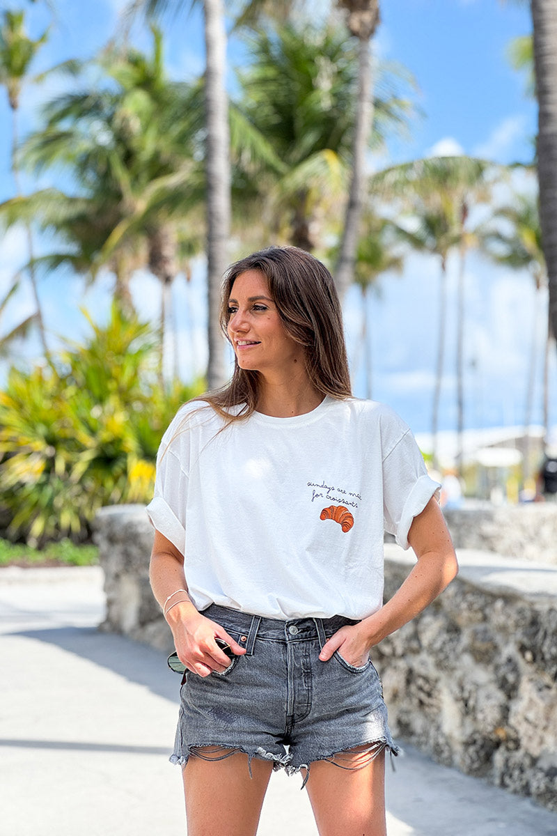 T-shirt blanc en coton imprimé Croissant et message Sundays