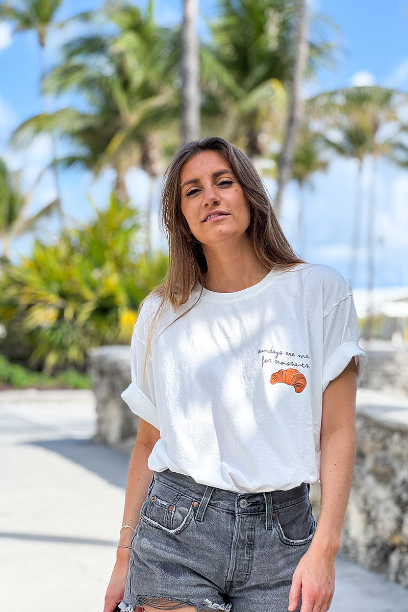 T-shirt blanc en coton imprimé Croissant et message Sundays