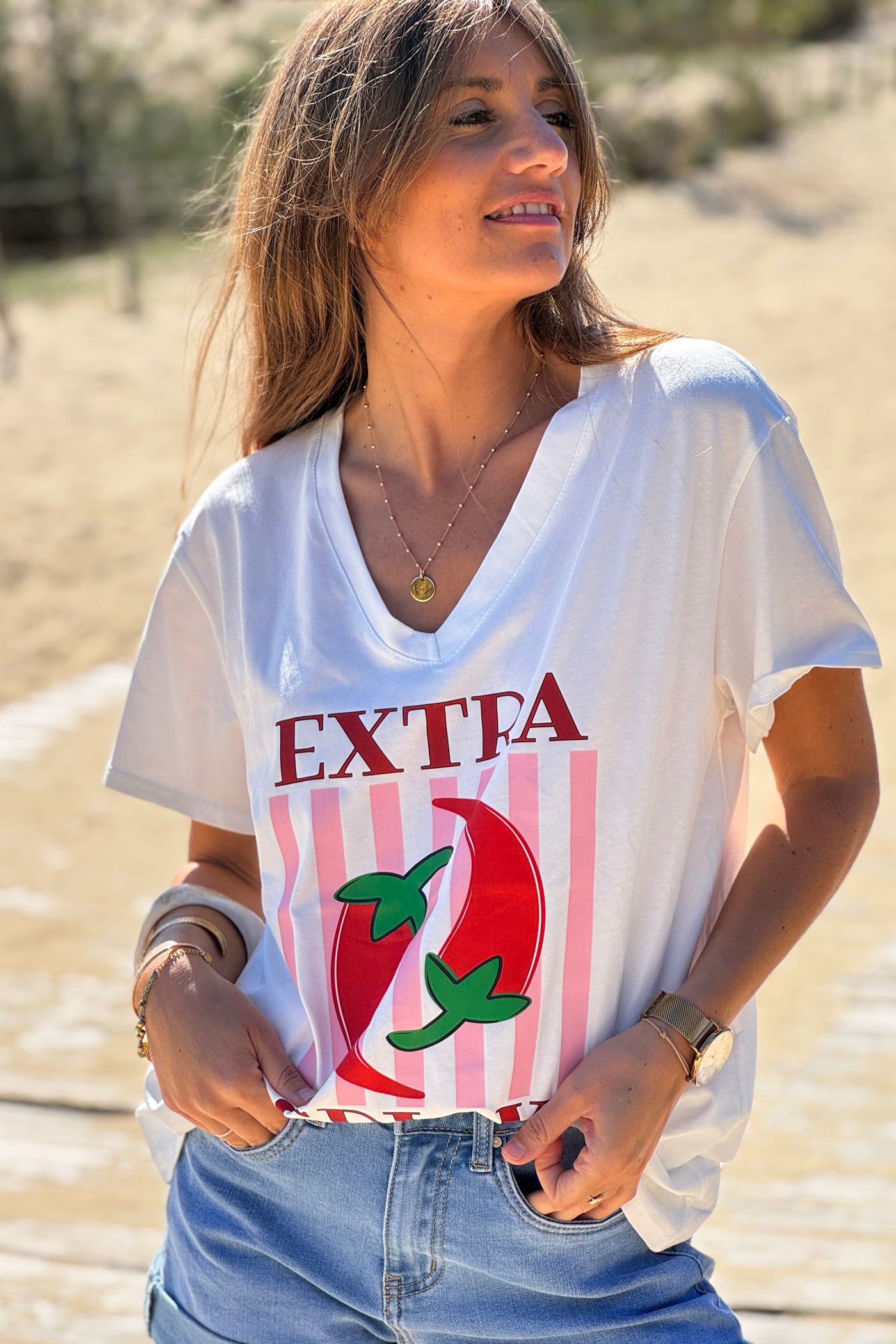 Tshirt blanc en coton imprimé Extra Spicy piment rouge col v
