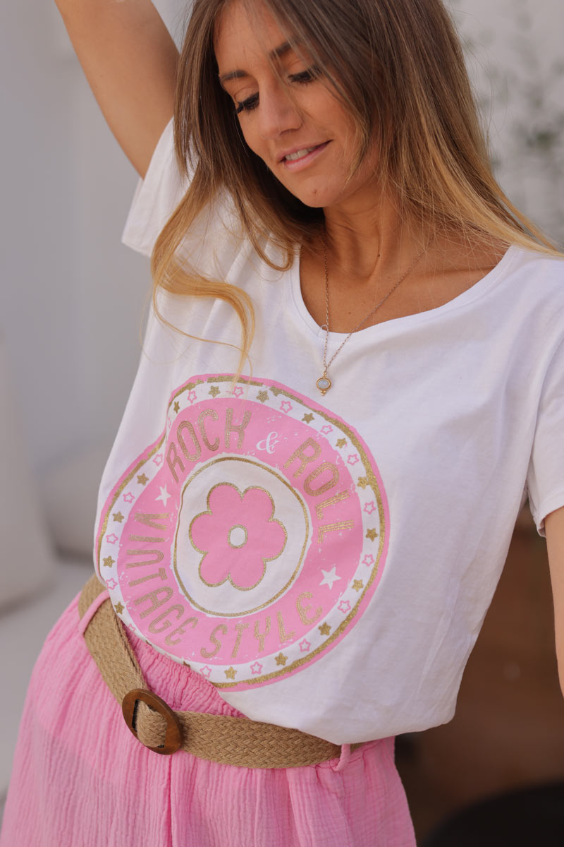 Camiseta de algodón blanca con logo de rock &amp; roll rosa y dorado y margarita