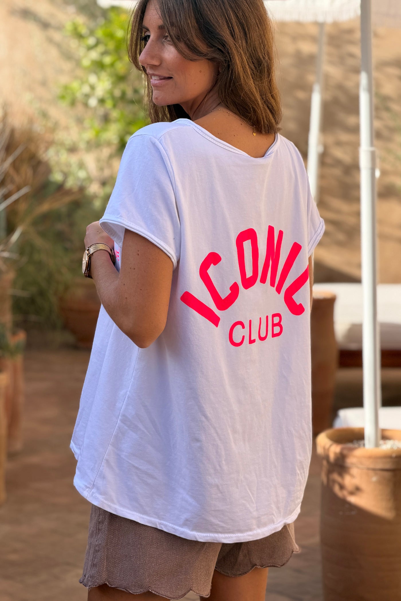 Tshirt blanc en coton stretch Iconic Club col v