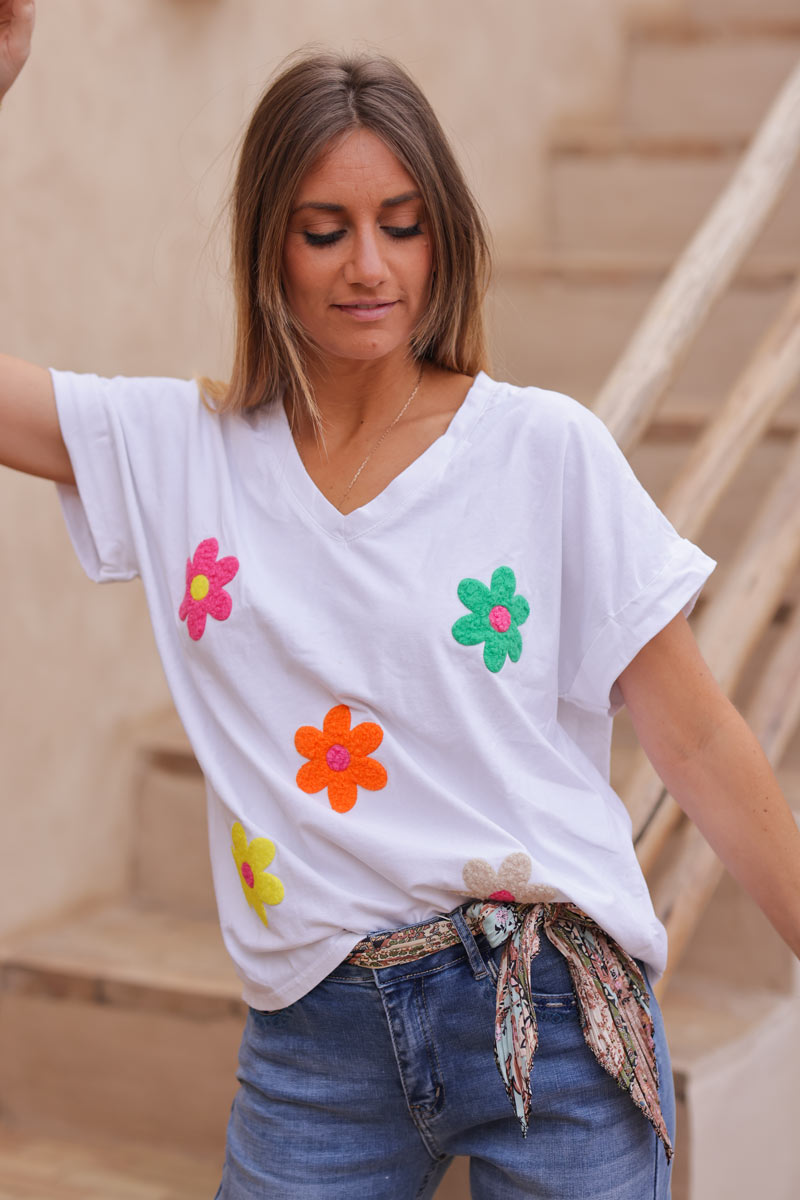 White stretch t-shirt with multicoloured flowers in boucle