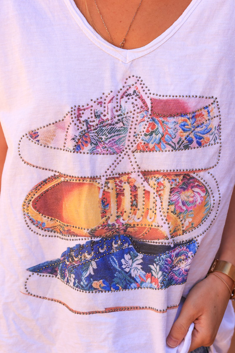 Camiseta tenis de algodón blanca con flores de colores y pedrería