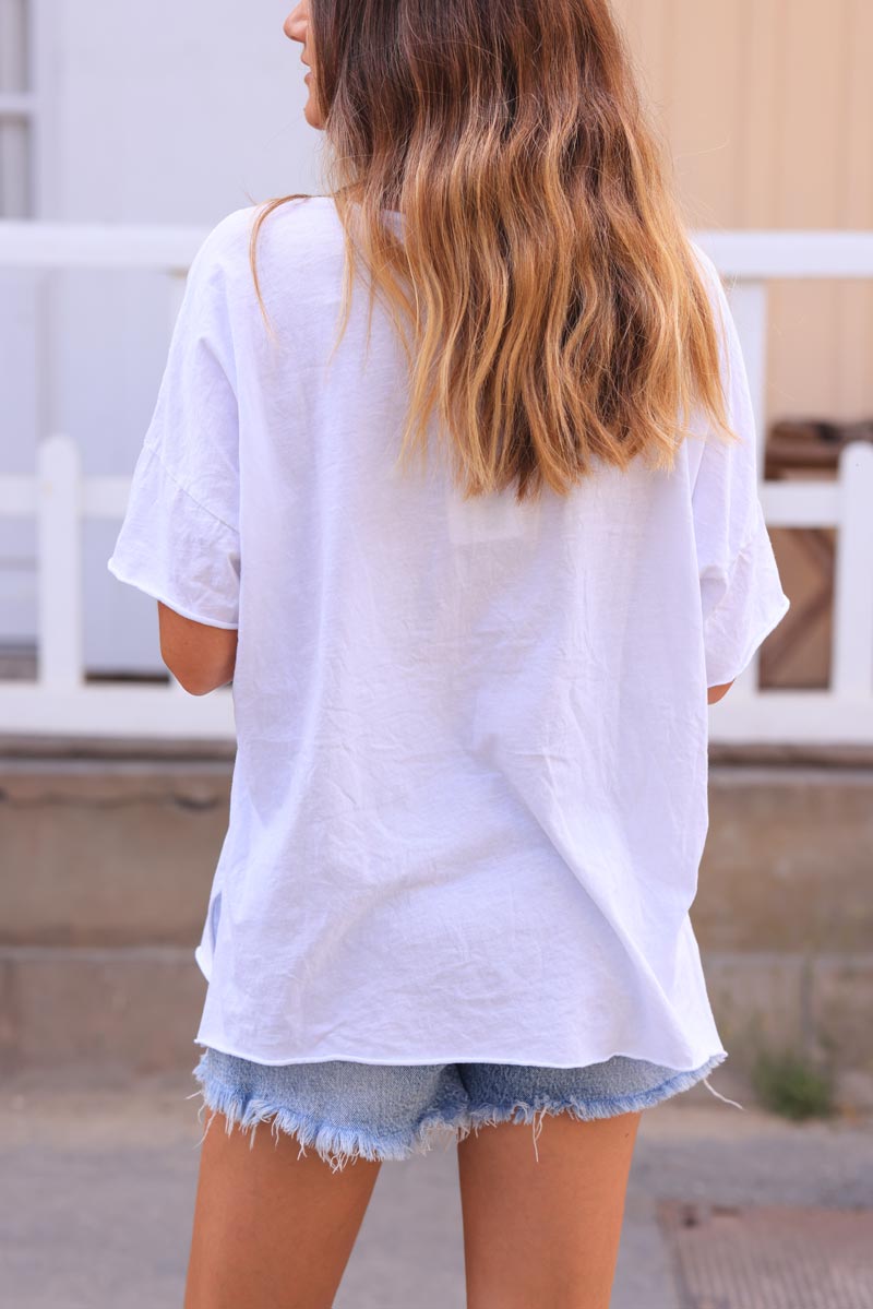 White loose v-neck t-shirt with flowers in boucle