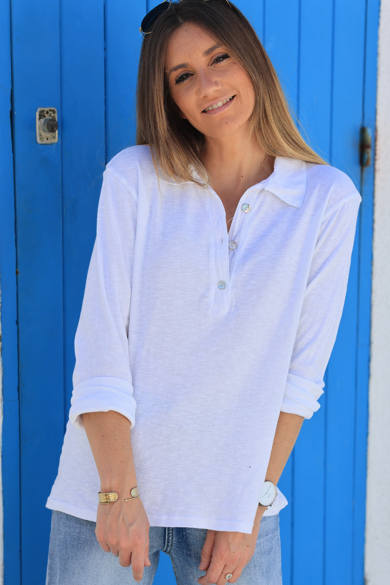 White long sleeve top with shirt collar and buttons