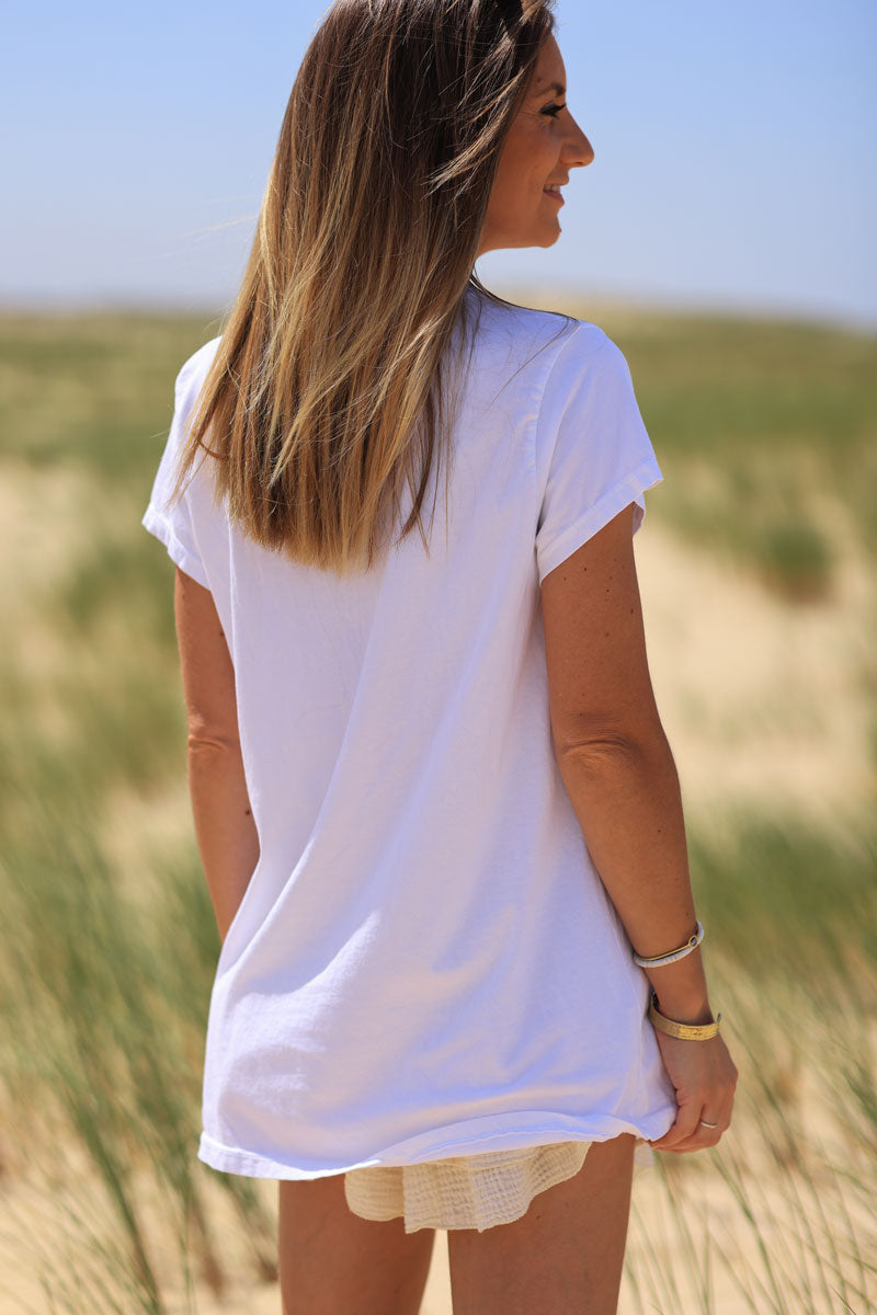 White cotton t-shirt with daisy and 'amour' in boucle