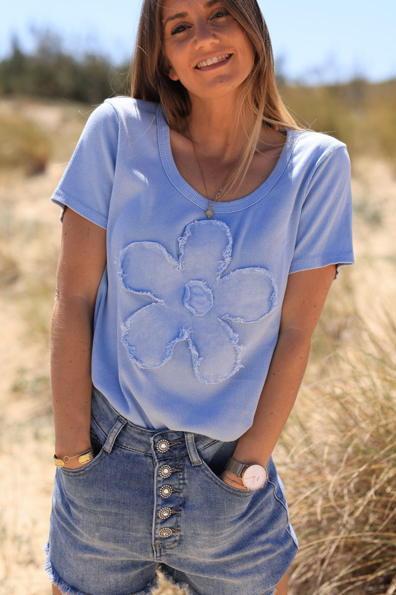 Sky blue ribbed t-shirt with large denim embroidered daisy