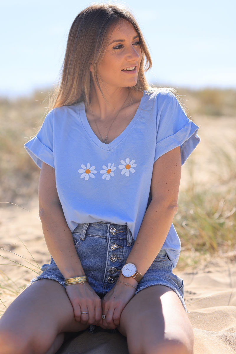 Sky blue cotton short sleeve T-shirt with daisy trio
