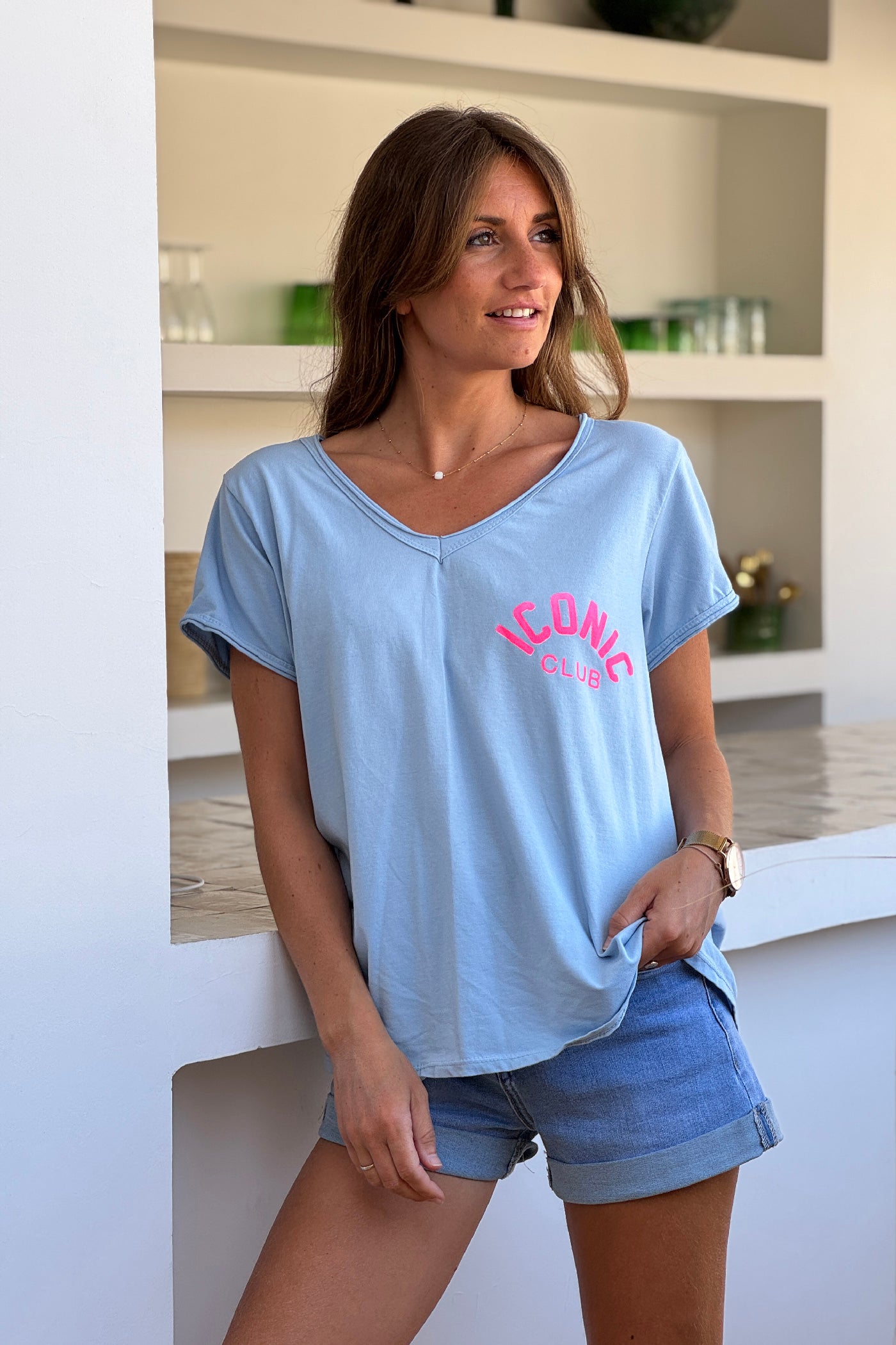 Tshirt bleu en coton stretch Iconic Club col v