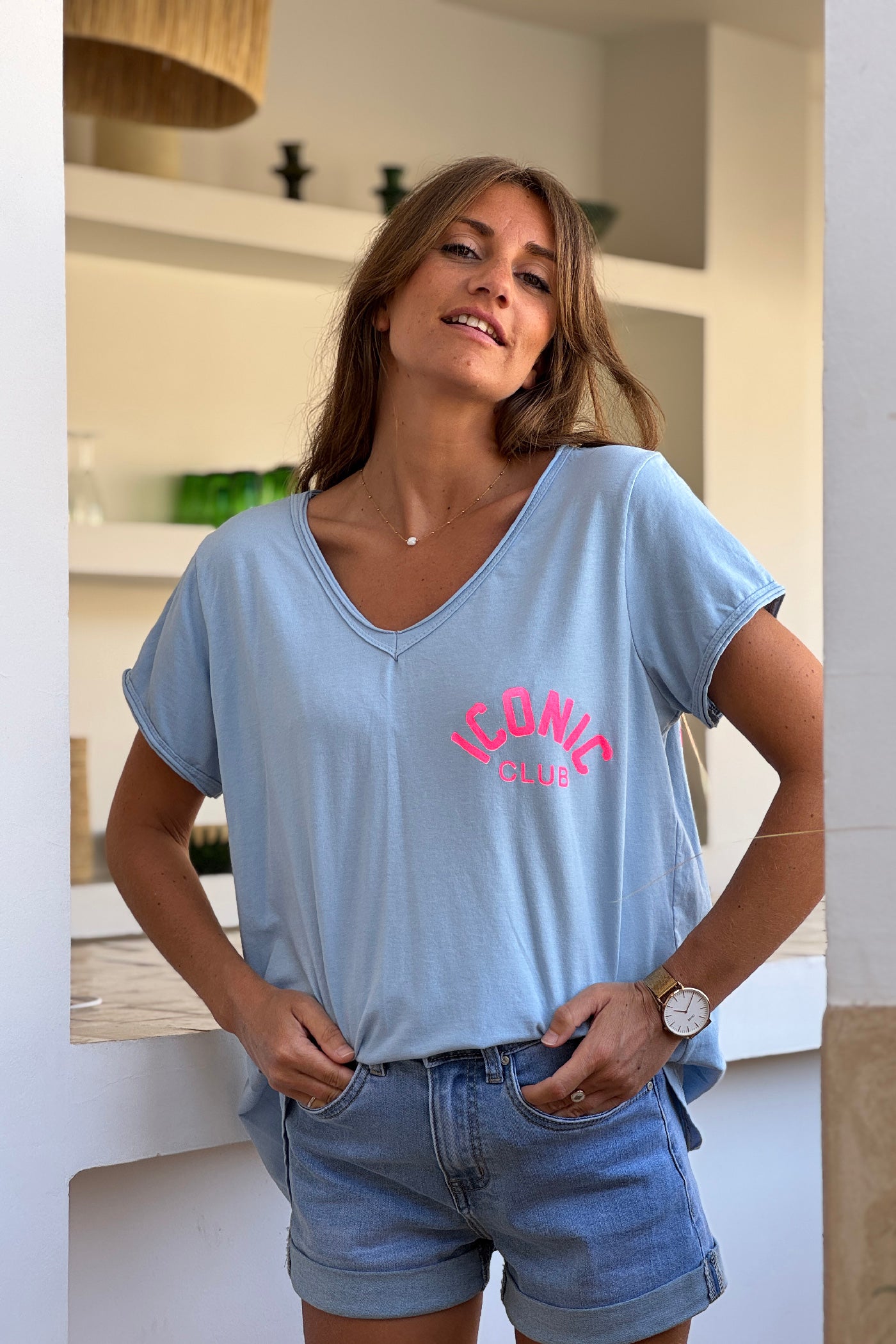 Tshirt bleu en coton stretch Iconic Club col v