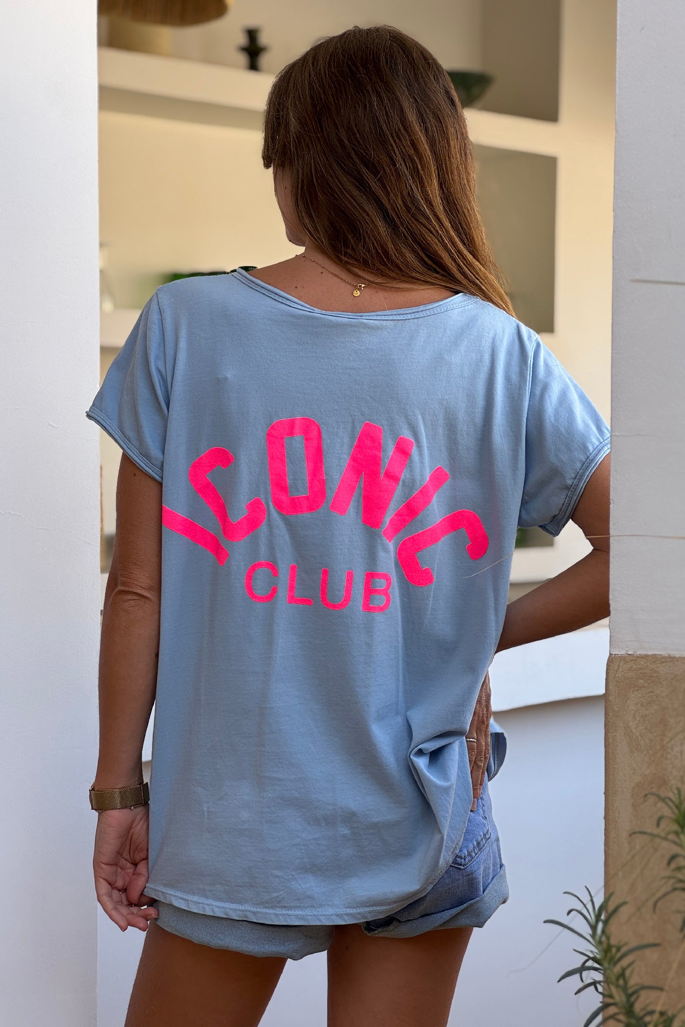 Tshirt bleu en coton stretch Iconic Club col v