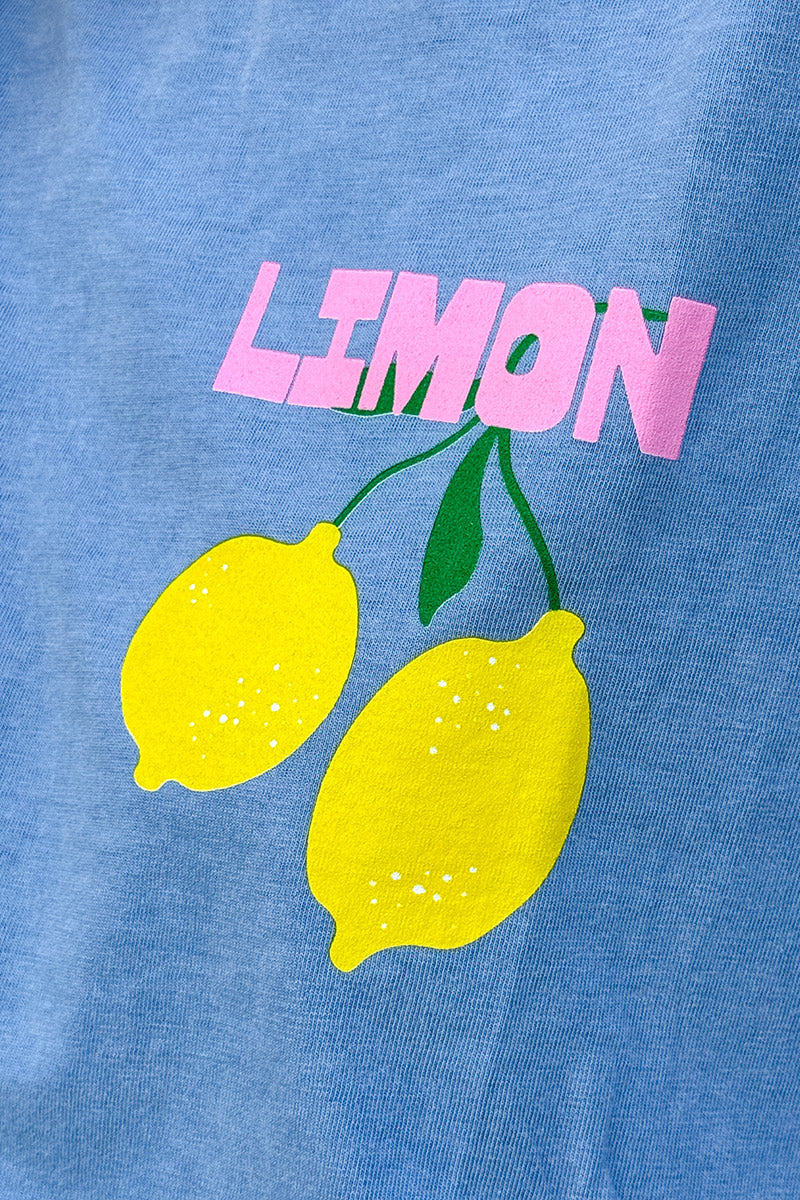 T-shirt bleu jean délavé en coton imprimé citrons Limoncello coloré col rond