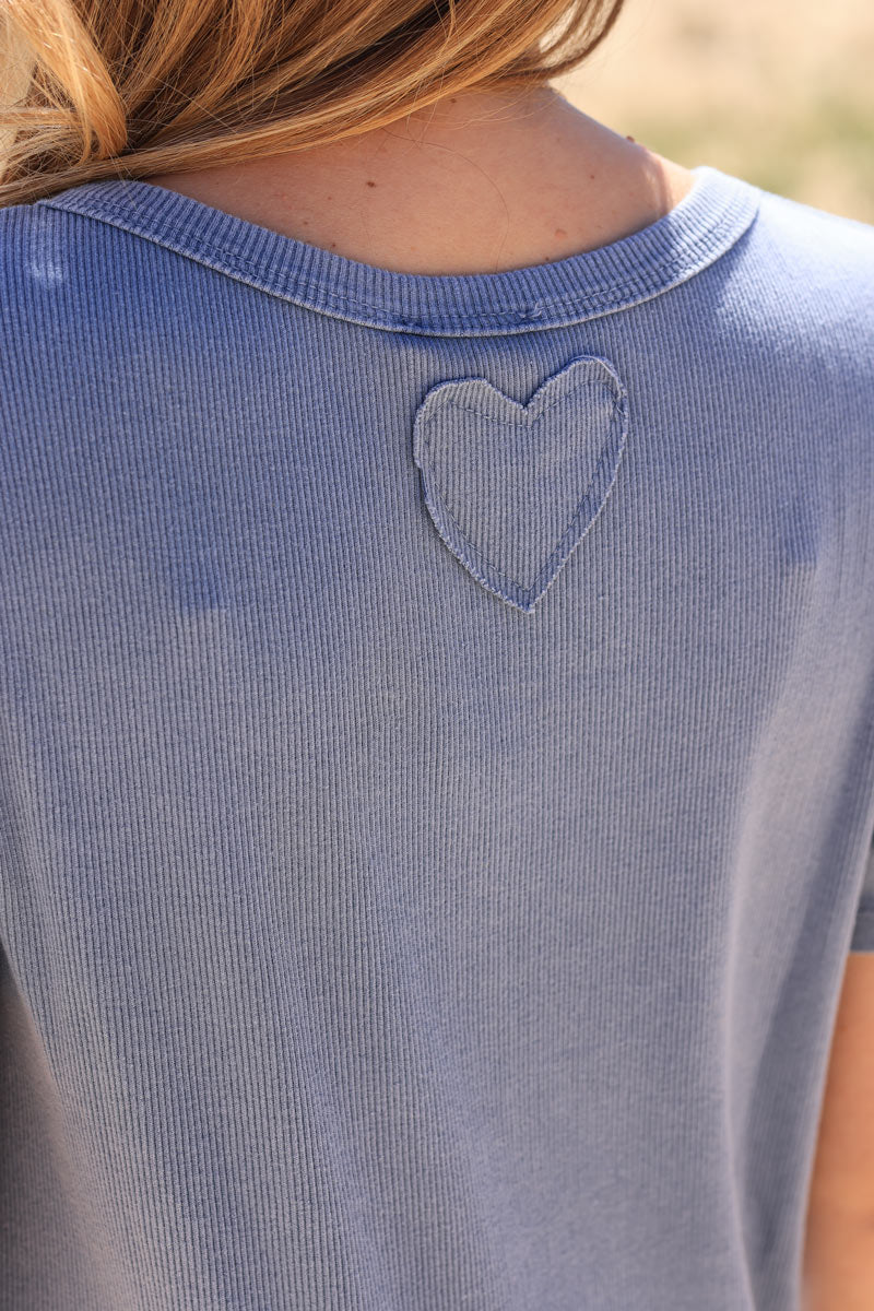Tshirt bleu jean en coton côtelé fleurs en denim effet usé col rond