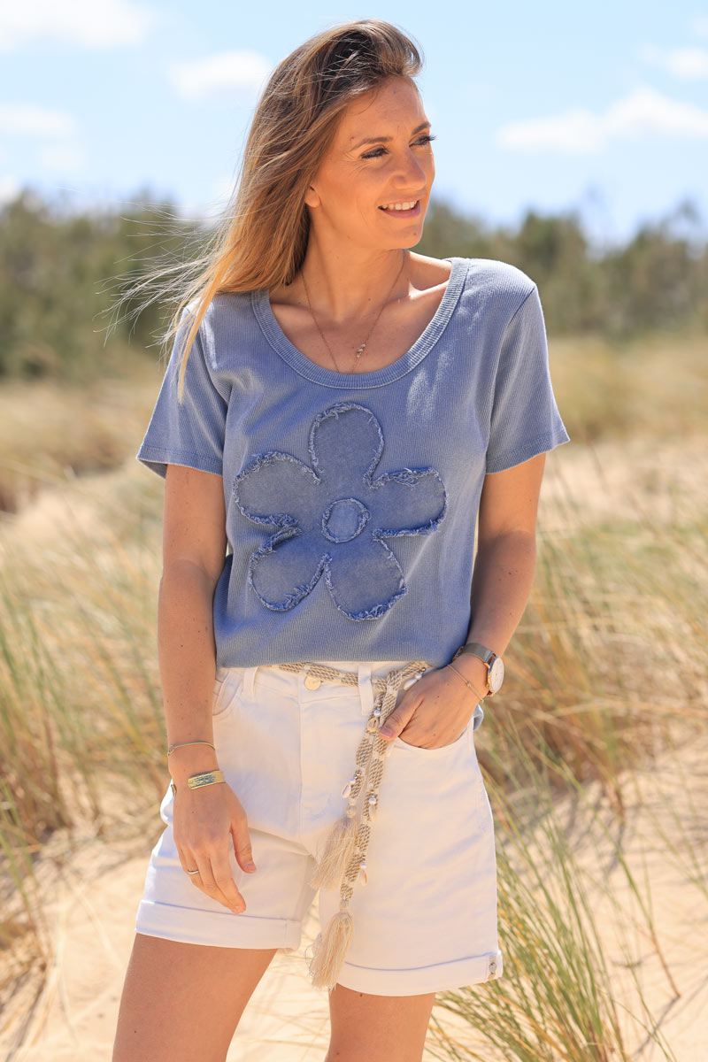 Camiseta vaquera azul de canalé de algodón, flores vaqueras con efecto desgastado, cuello redondo