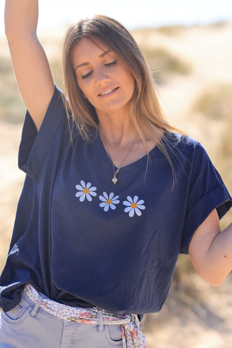 Navy blue cotton short sleeve T-shirt with daisy trio