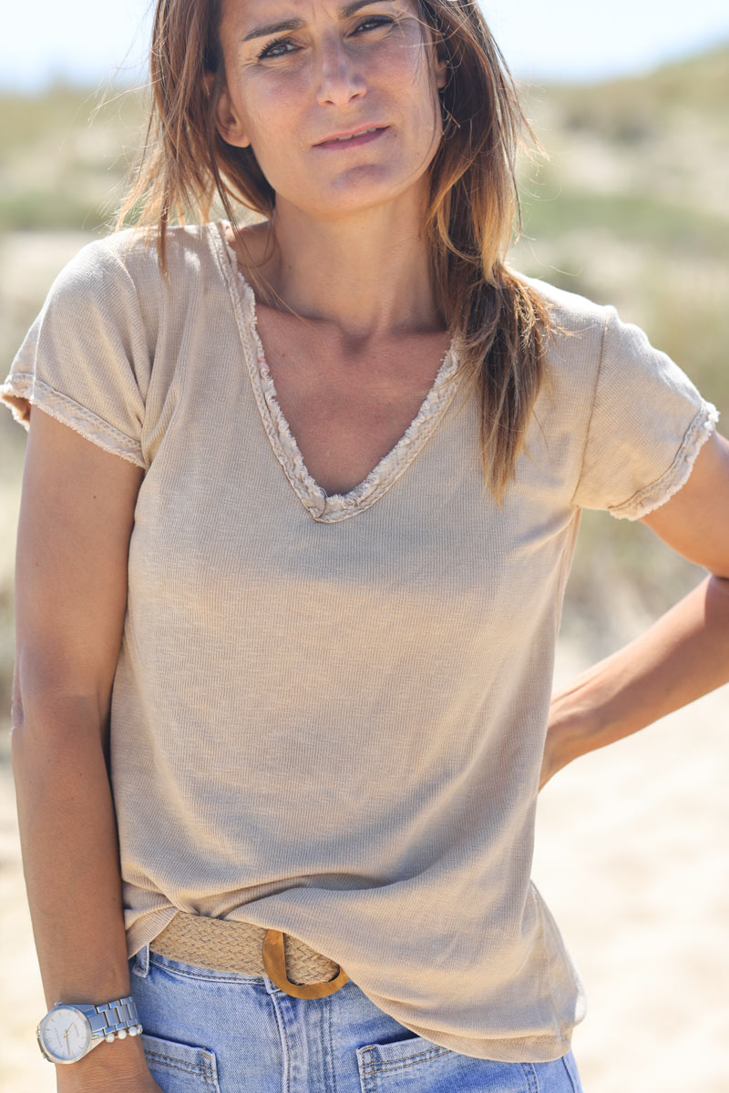 Camel stretch cotton t-shirt with raw hems