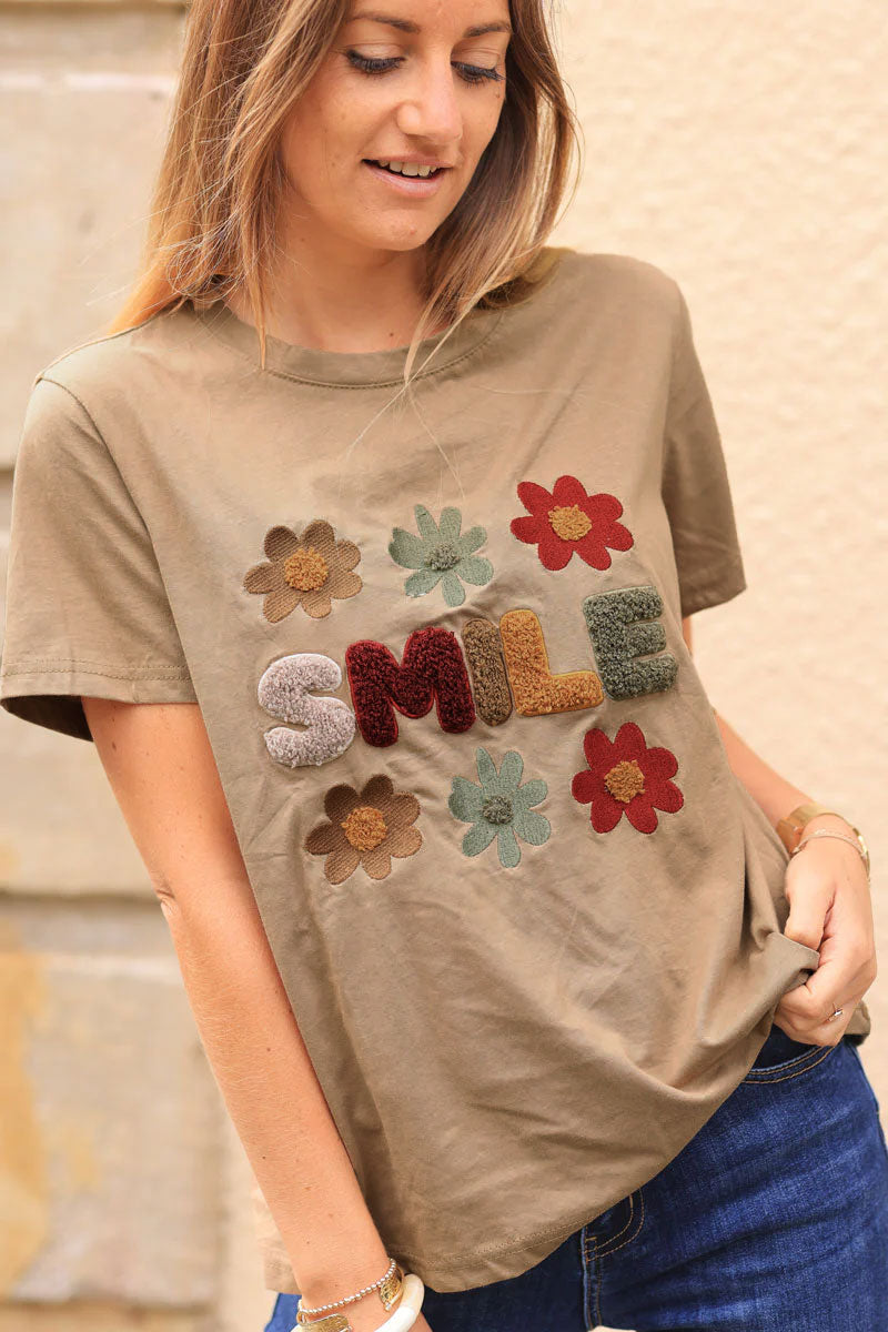 Camel loose t-shirt with colorful ‘SMILE’ and flowers in boucle