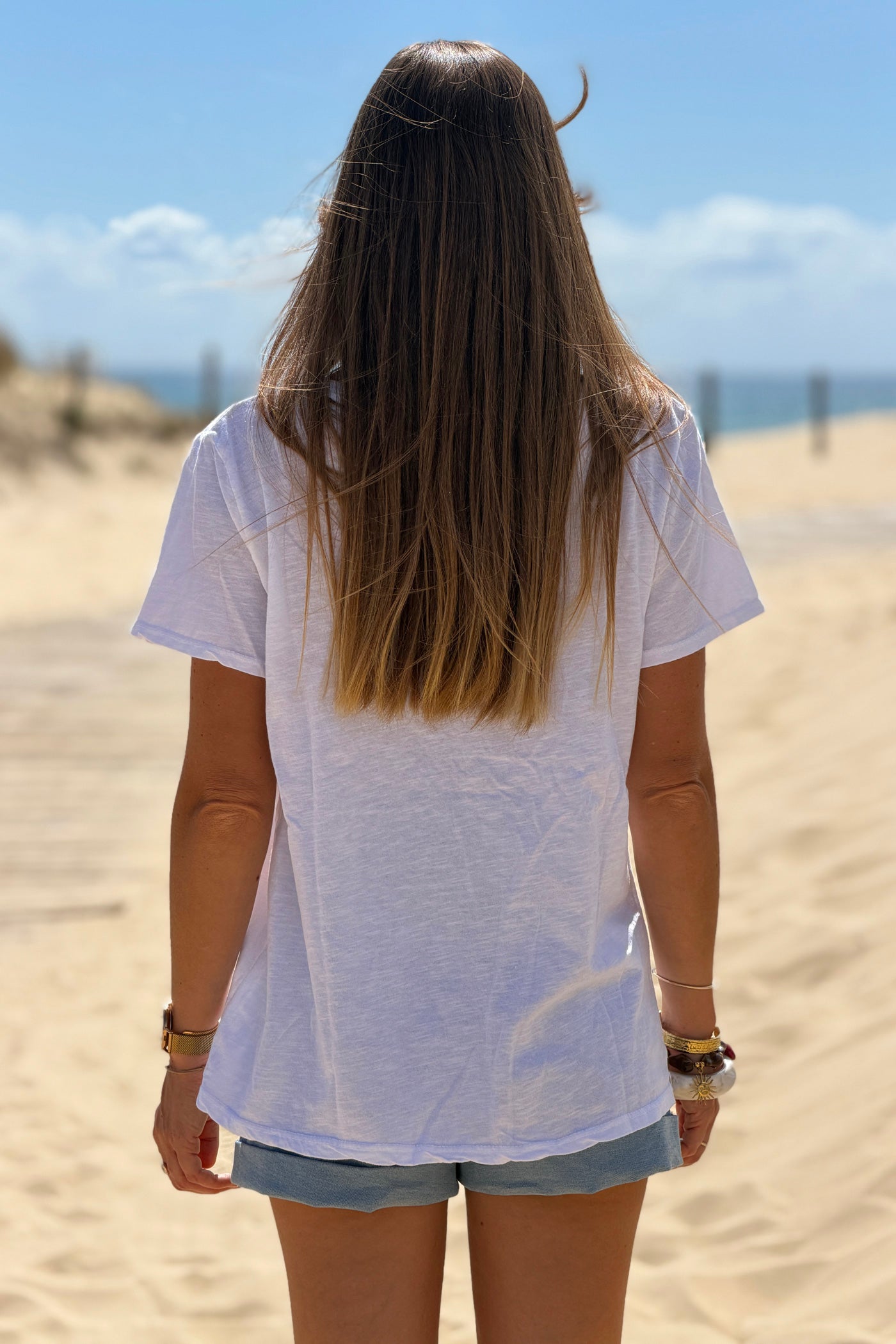 Tshirt en coton blanc broderie bouclettes éponge bleu Amour soleil copines