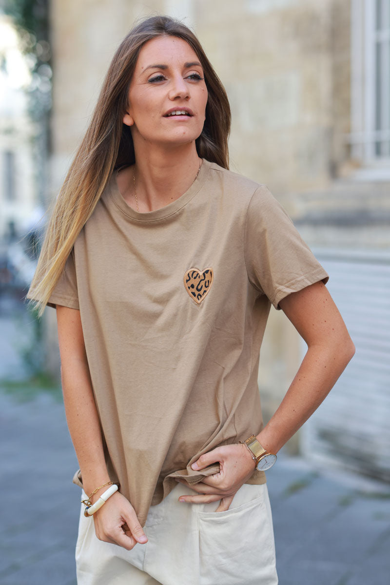 T-shirt en coton camel broderie cœur léopard