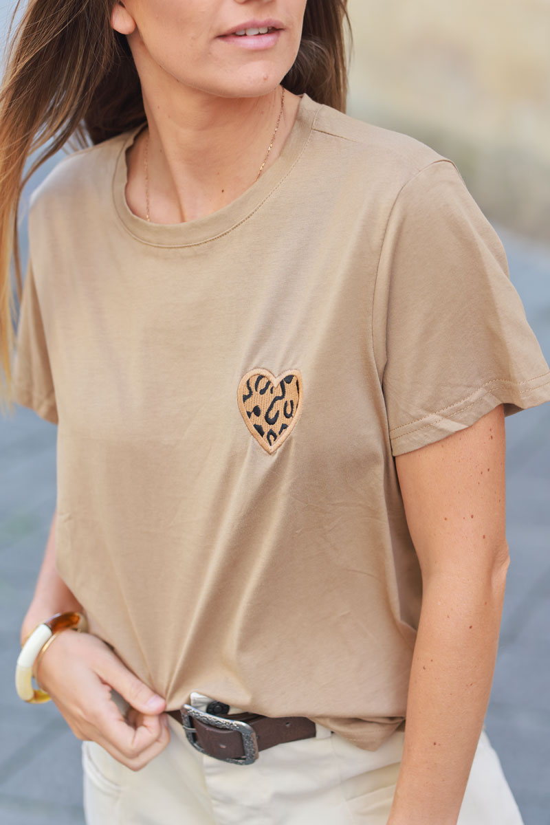 T-shirt en coton camel broderie cœur léopard