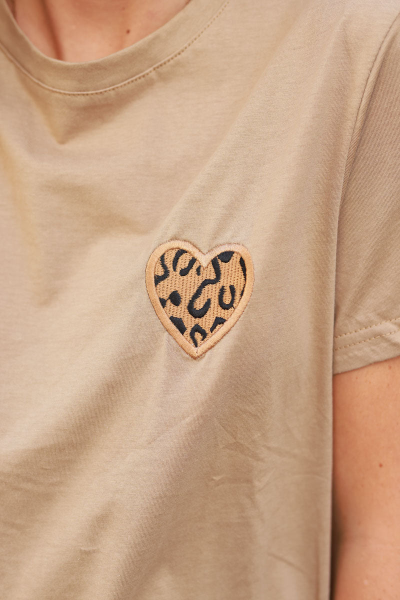 Camel cotton t-shirt with Leopard heart embroidery