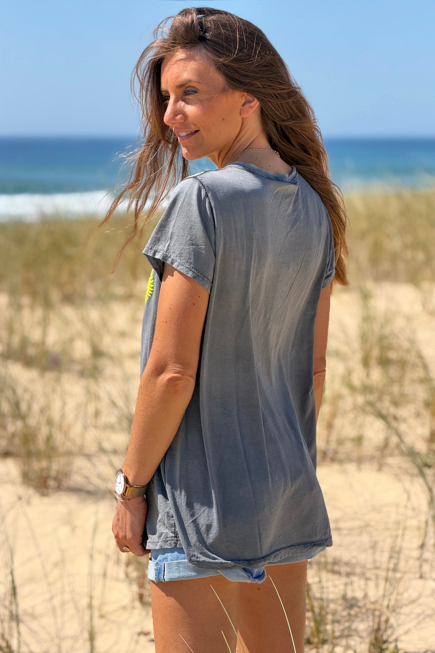 Tshirt en coton gris délavé Ibiza soleil sérigraphie puff relief