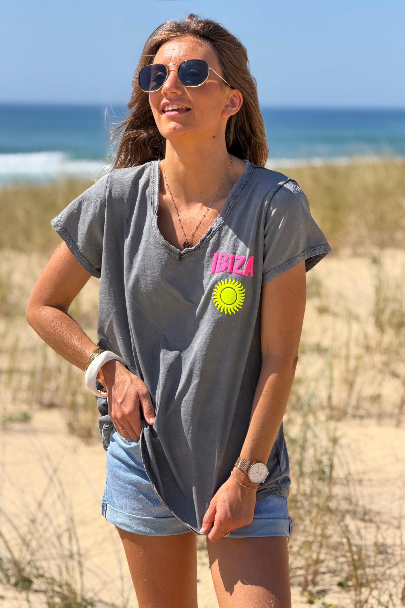 Tshirt en coton gris délavé Ibiza soleil sérigraphie puff relief