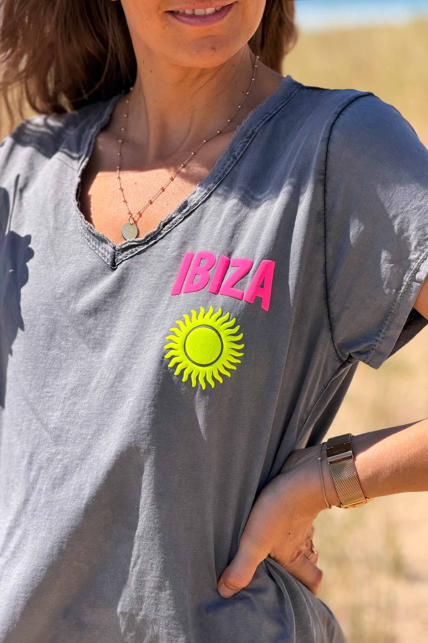 Tshirt en coton gris délavé Ibiza soleil sérigraphie puff relief