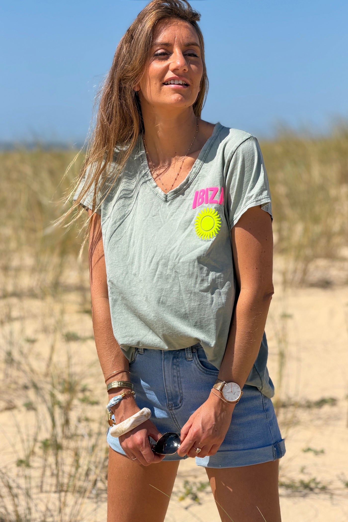 Tshirt en coton kaki délave Ibiza soleil sérigraphie puff relief