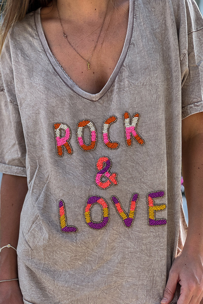 T-shirt en coton taupe délavé broderie perles colorées Rock & Love col v