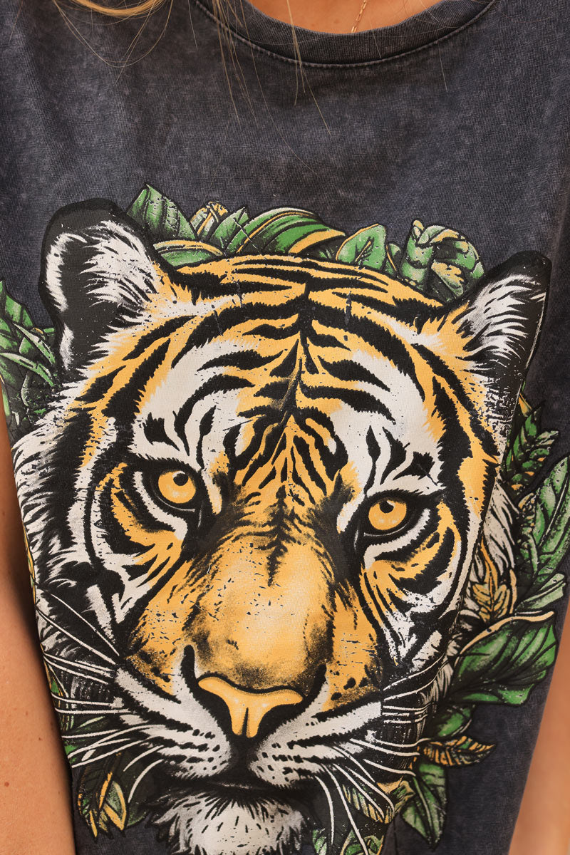 Tshirt gris délavé col rond manches retroussées tête de tigre