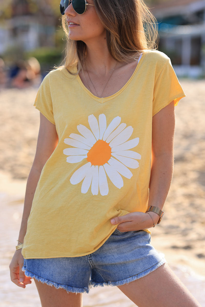 Yellow cotton t-shirt with large daisy print