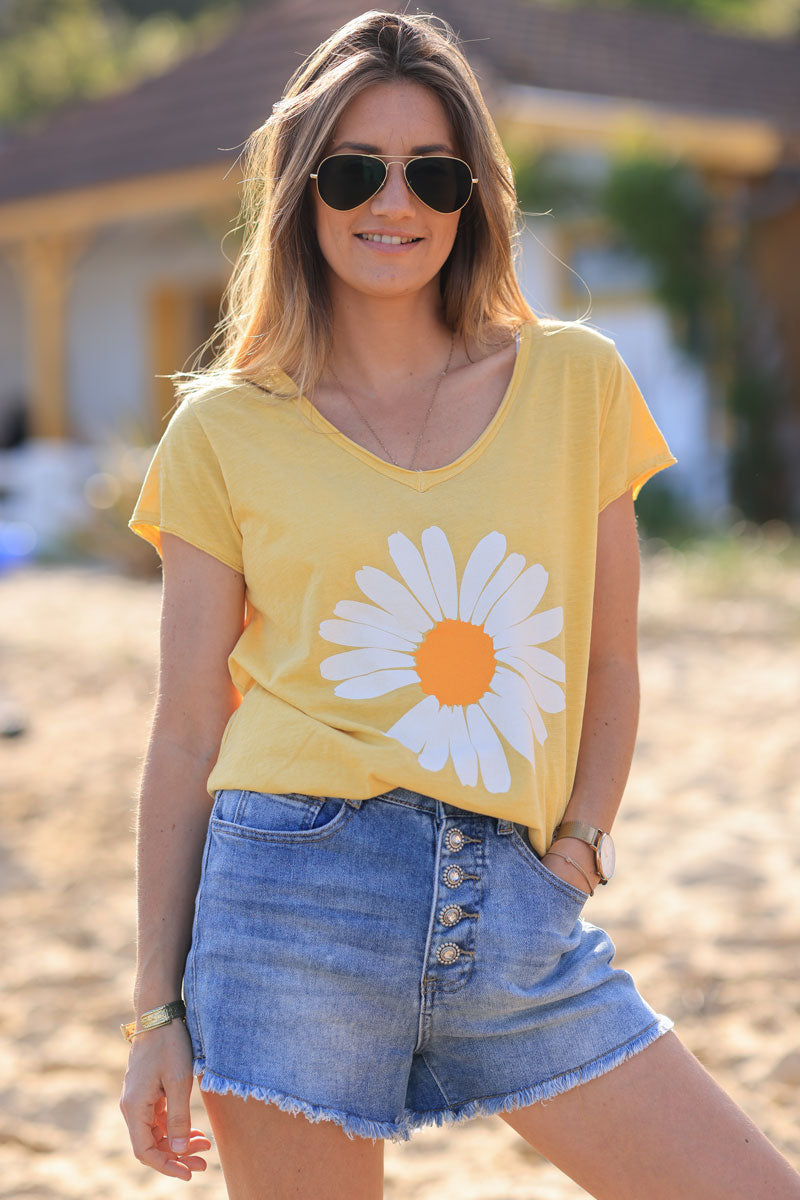T-shirt jaune en coton col v motif marguerite