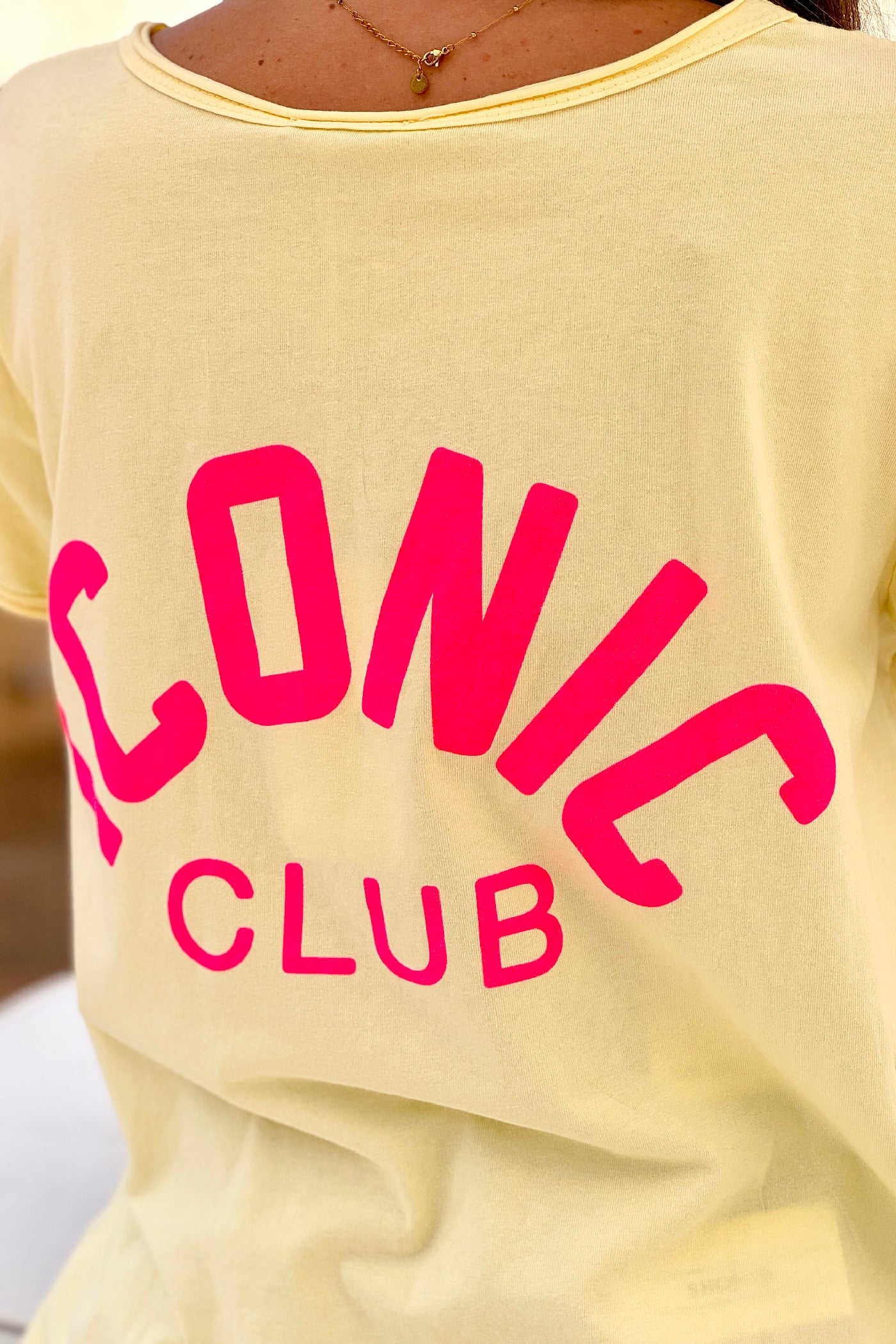 Tshirt jaune en coton stretch Iconic Club col v