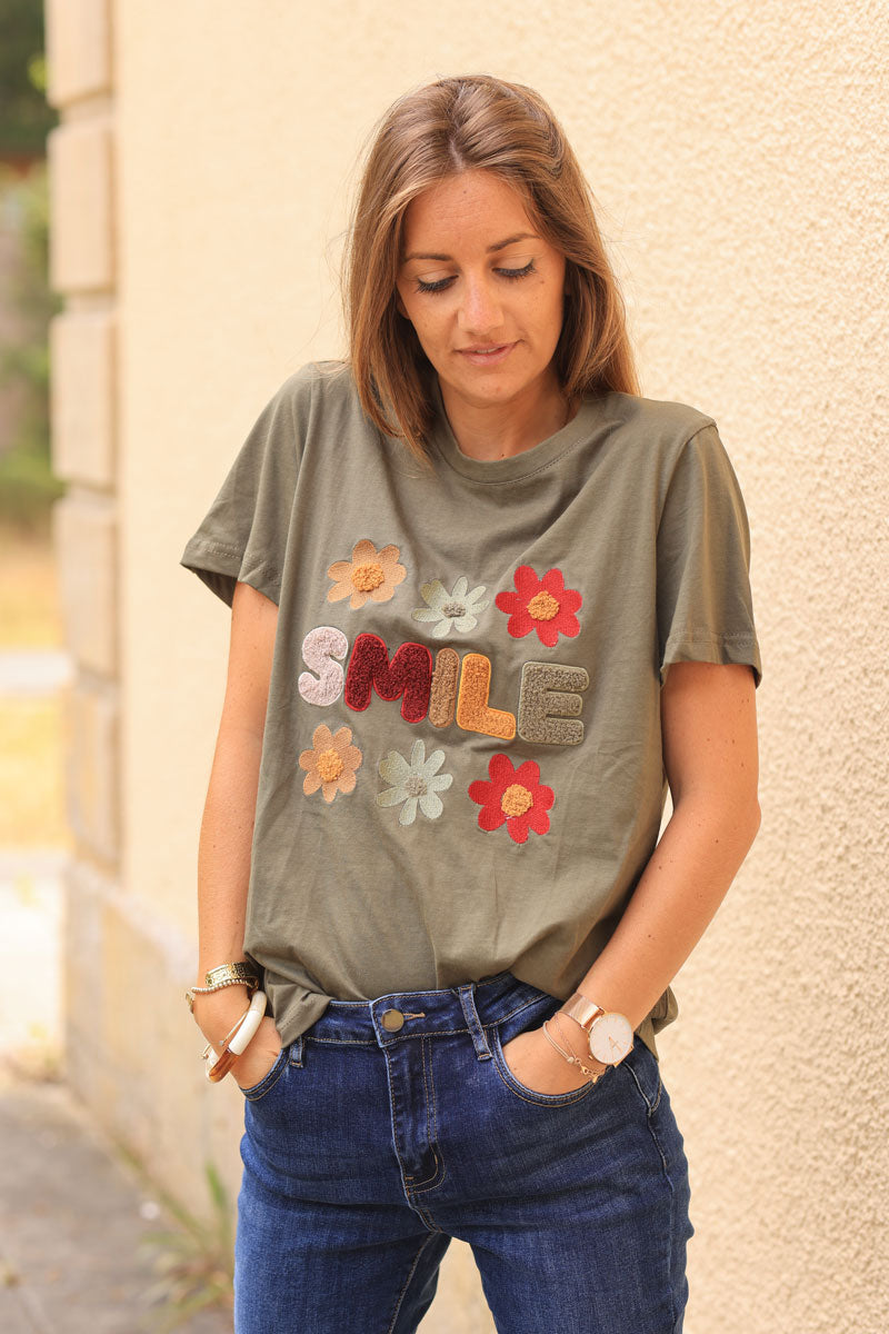 Khaki loose t-shirt with colorful ‘SMILE’ and flowers in boucle