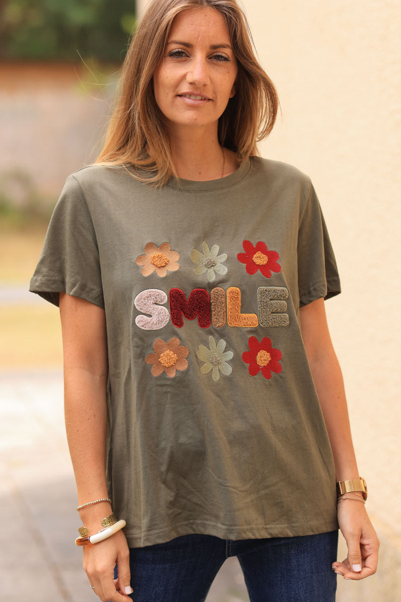 Khaki loose t-shirt with colorful ‘SMILE’ and flowers in boucle