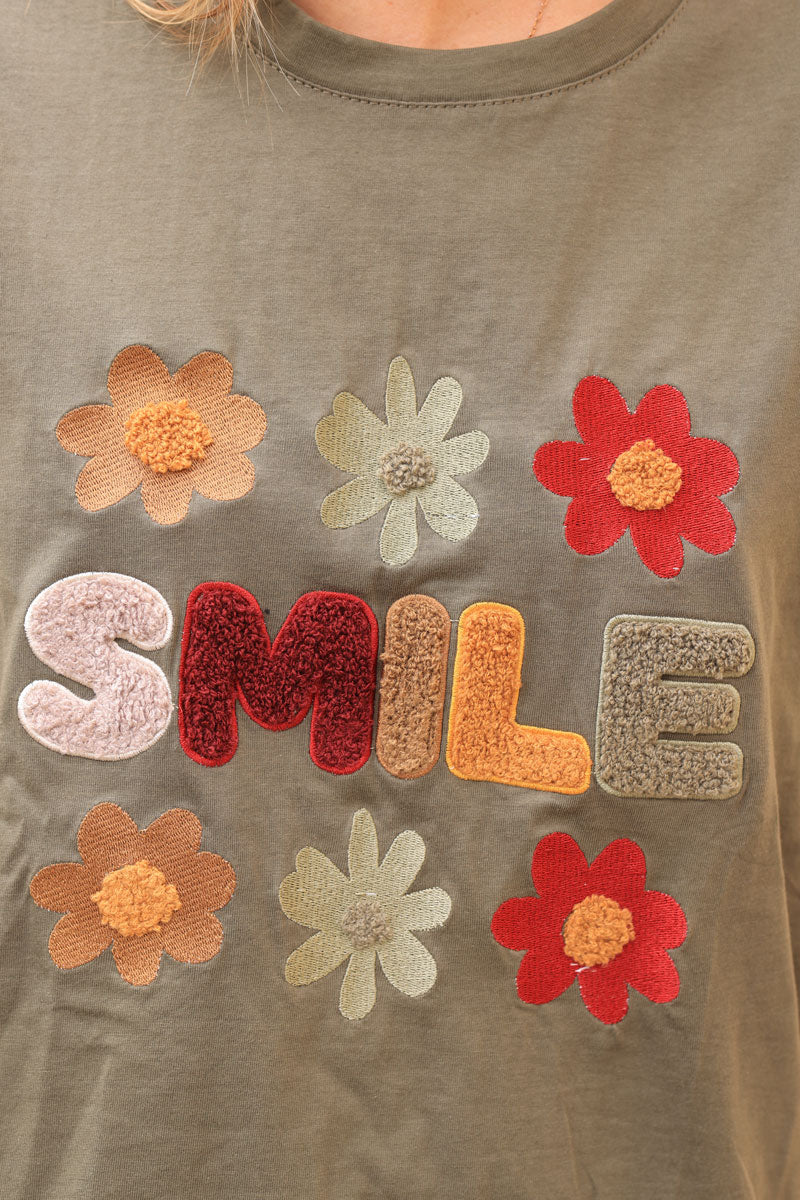 Khaki loose t-shirt with colorful ‘SMILE’ and flowers in boucle