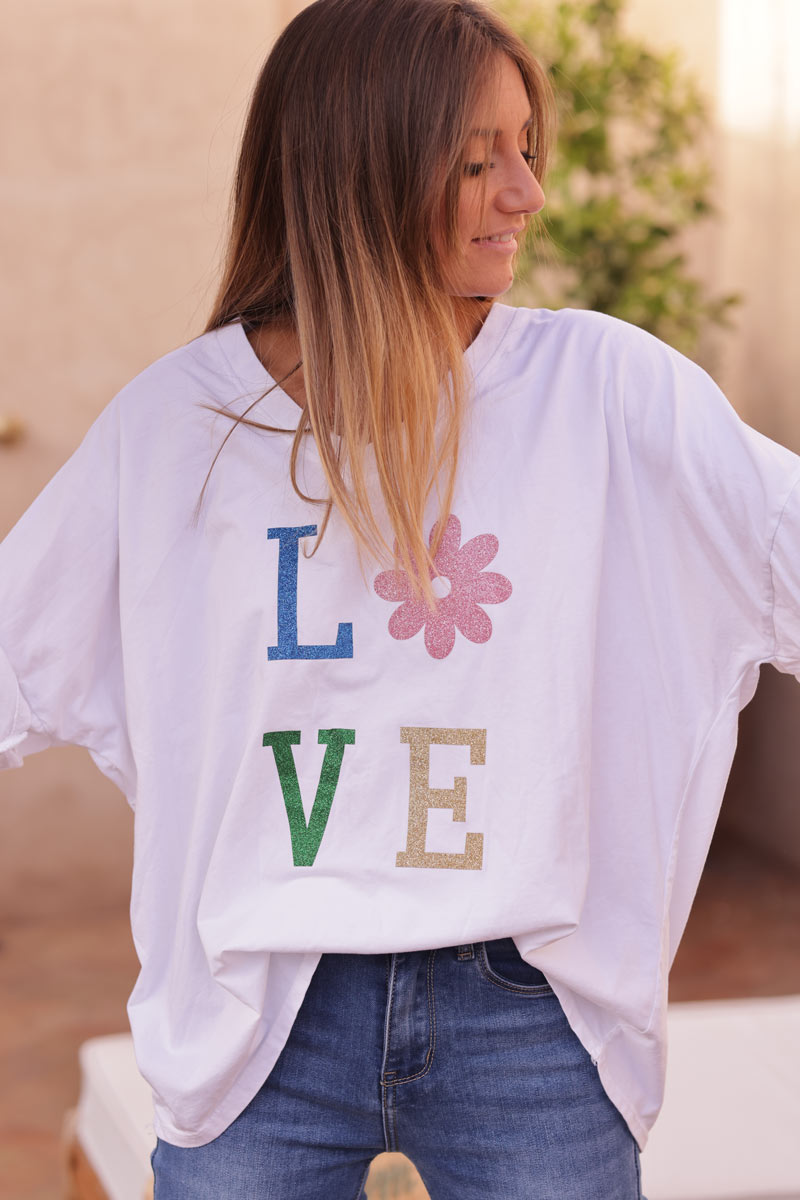 Camiseta grande de algodón blanca con mangas holgadas LOVE flores brillantes