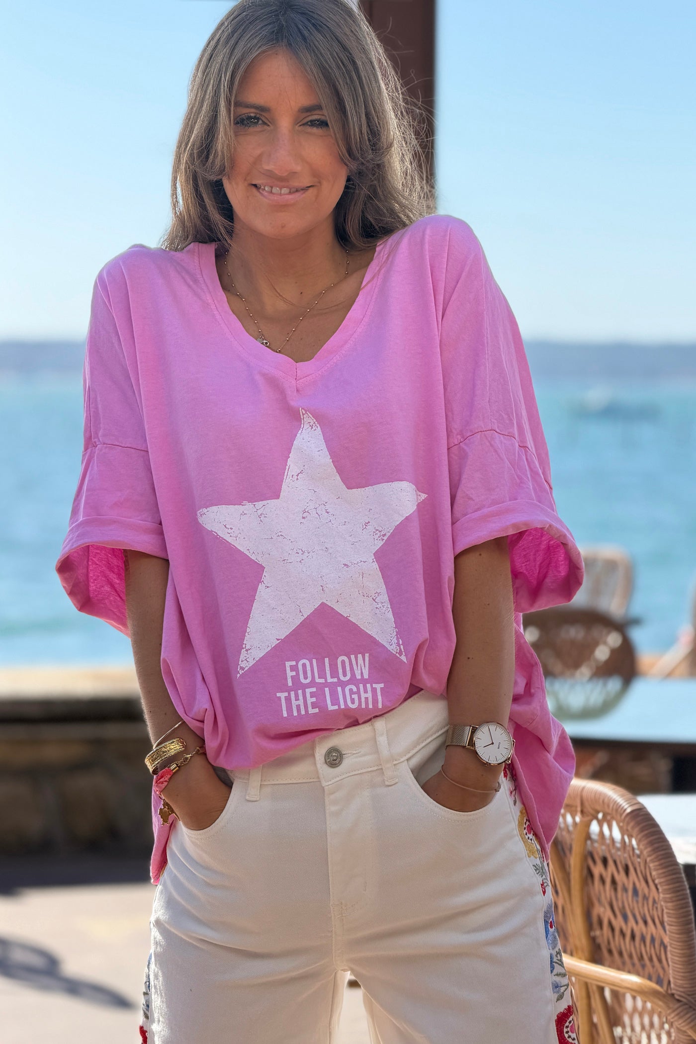 Tshirt large et loose rose en coton étoile follow the light col v