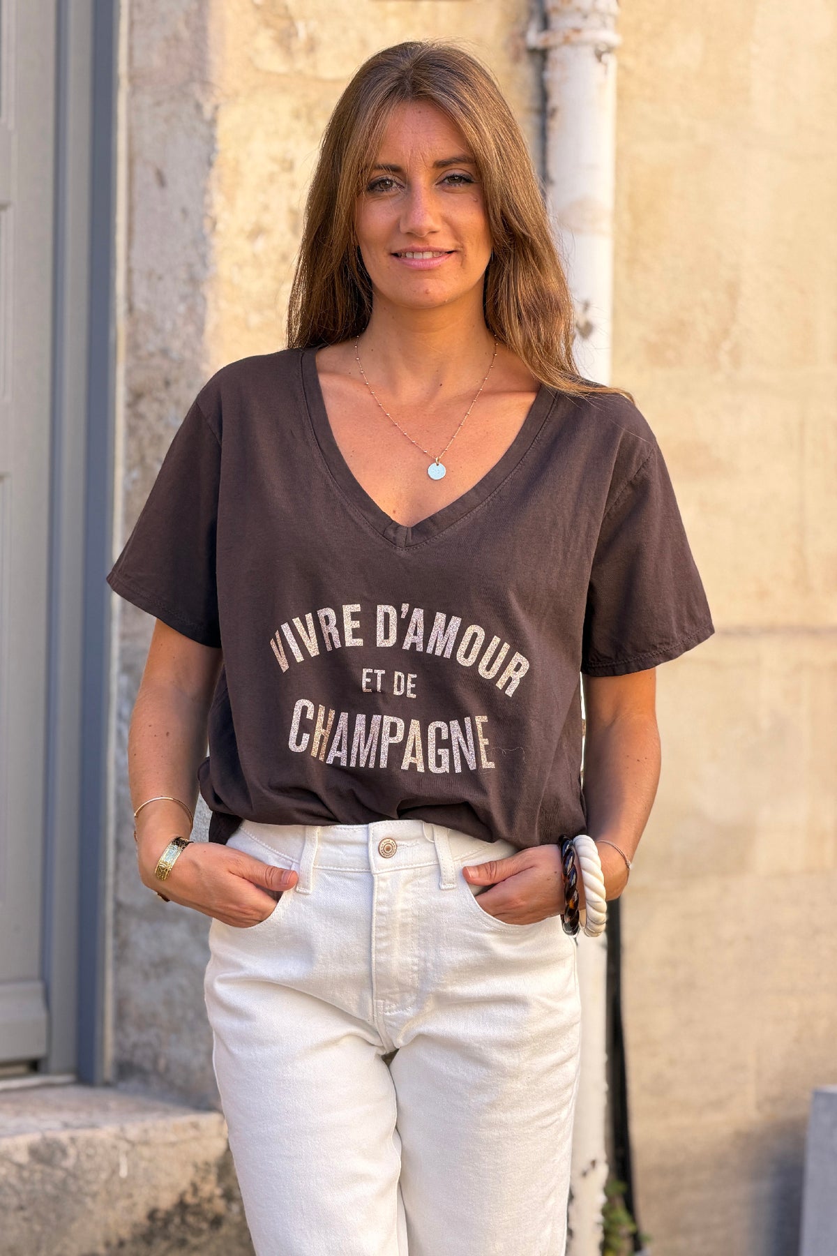 Tshirt marron col V manches courtes vivre d'amour et de champagne en doré
